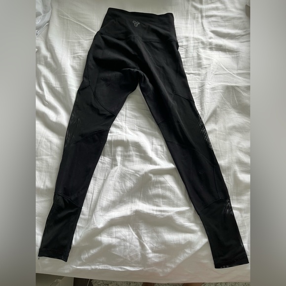 TNA high waisted black leggings with mesh design - Picture 5 of 10